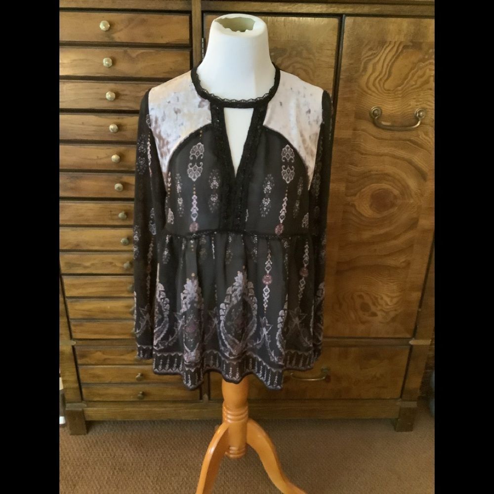 Women’s Quaint Stylish Patterned Blouse wth Velvet